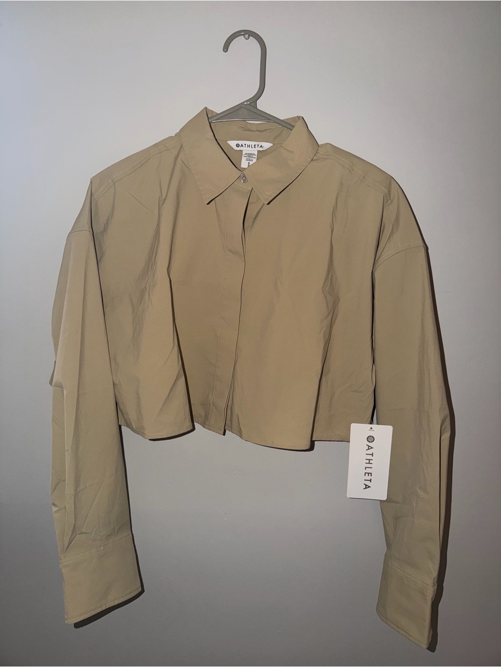 Athleta Midday Ultra Cropped Shirt in Khaki